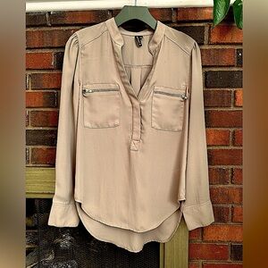 🛍️ heart soul high low shirt with zipper pockets. Photo #4 is true color.